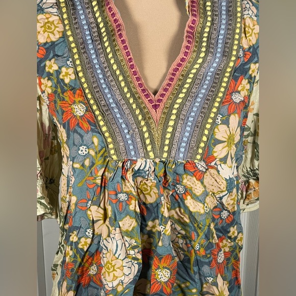 Bl-nk Stephanie Top Sold at Anthropologie Size Medium Blue Motif - Picture 10 of 12